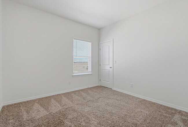 Building Photo - 905 Louisiana Downs Ave