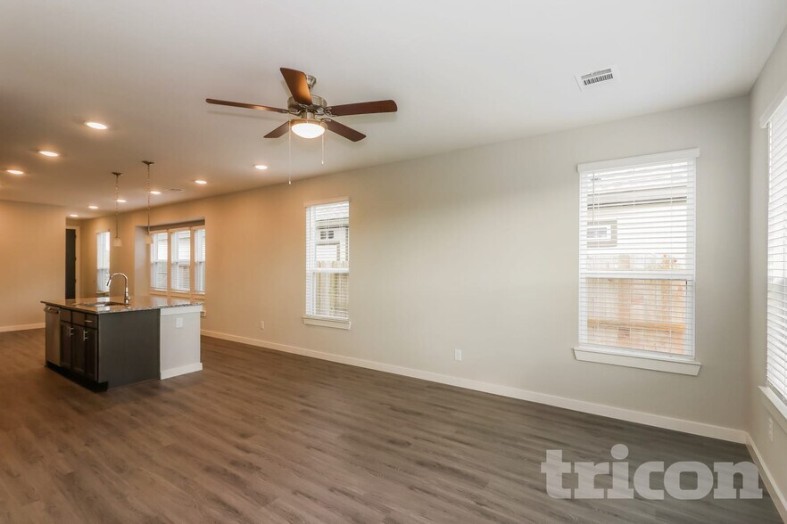 Building Photo - 2422 Cohorn Trl