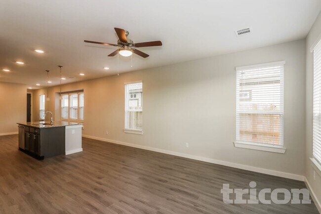 Building Photo - 2422 Cohorn Trl