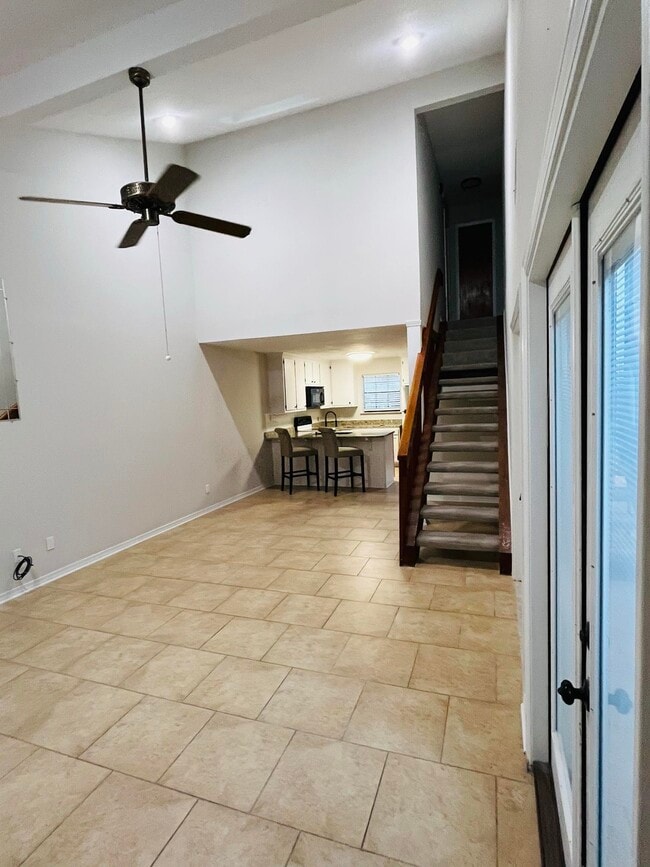 Building Photo - 389 Clubhouse Dr