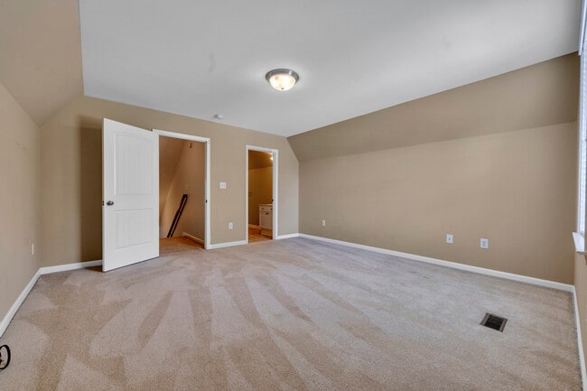 Building Photo - 1017 Ashwood Dr