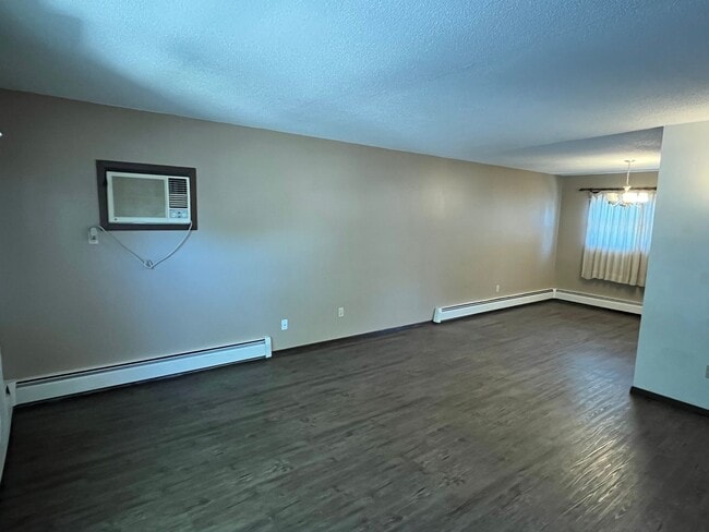 Building Photo - 1509-1511 East Nye Street (Bravo Team)