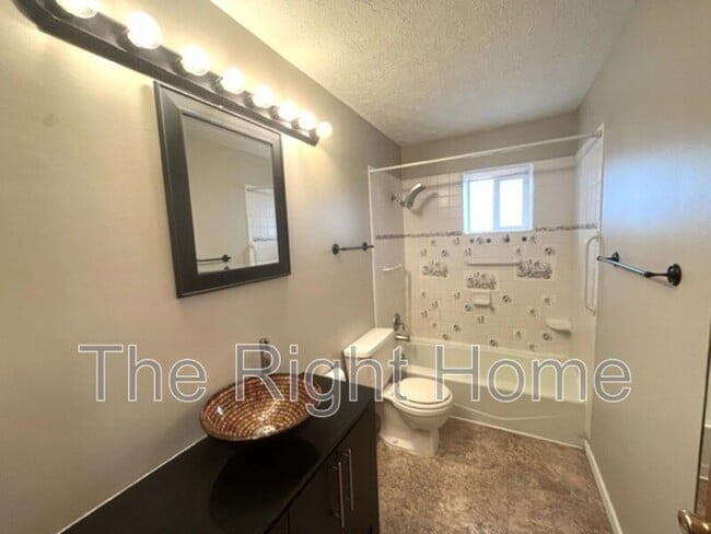 Building Photo - 23607 Walnut Cir
