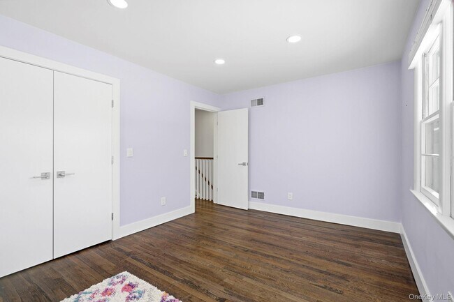 Building Photo - 7 Rural Dr