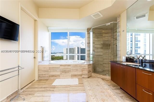 Building Photo - 16001 Collins Ave