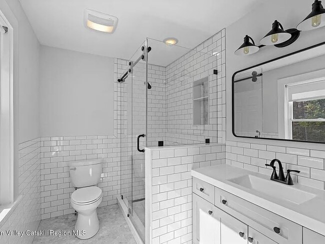 Building Photo - 119 Cedar Dr