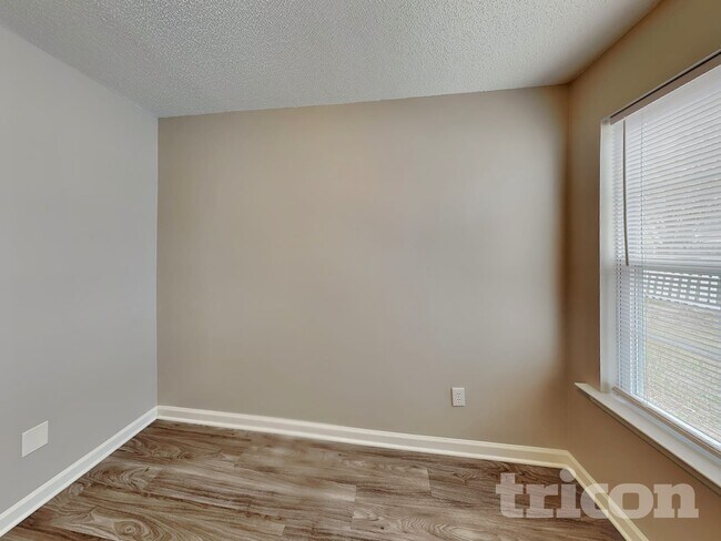 Building Photo - 524 Chisolm Way