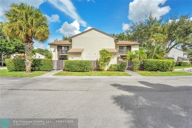 Building Photo - 3655 Cocoplum Cir