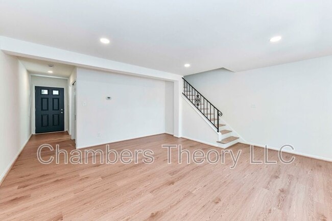 Building Photo - 3016 Mt Vernon Ave