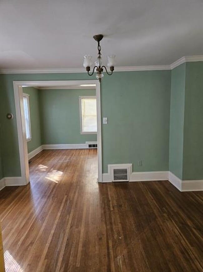 Building Photo - ***Coming Soon – Charming 2 Bed / 2 Bath Home in Bristol***