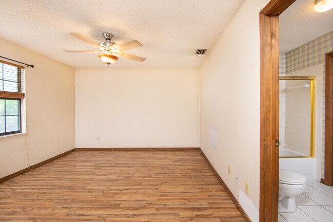 Building Photo - 328 Linden Rd