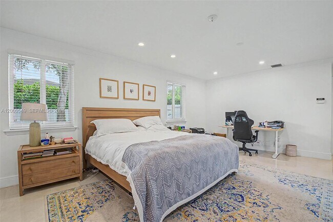 Building Photo - 7230 SW 104th St