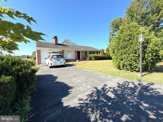 Building Photo - 17727 Crest Dr