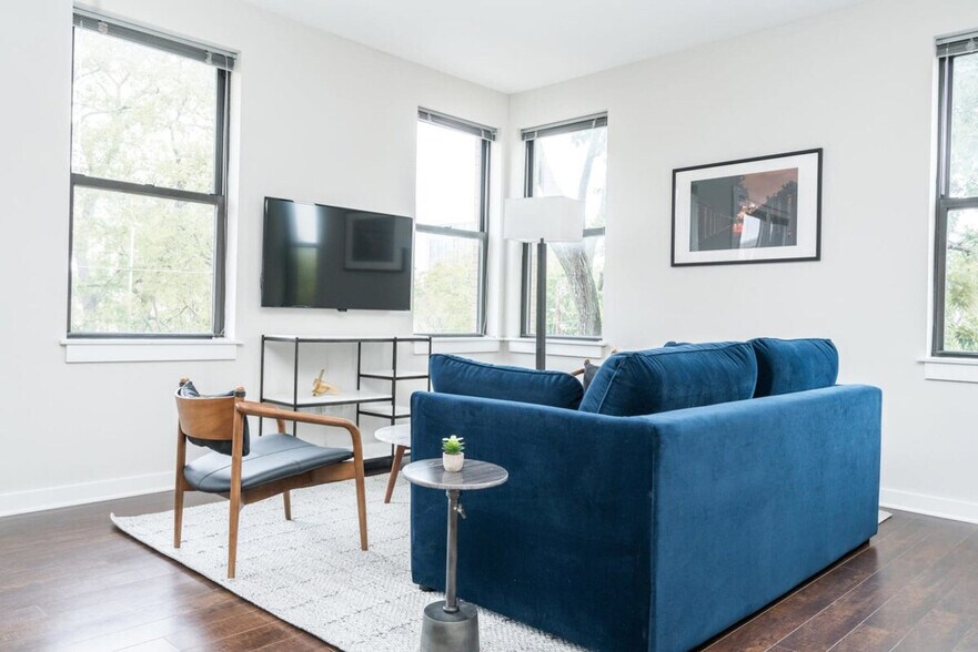 Building Photo - 1016 18th Ave S