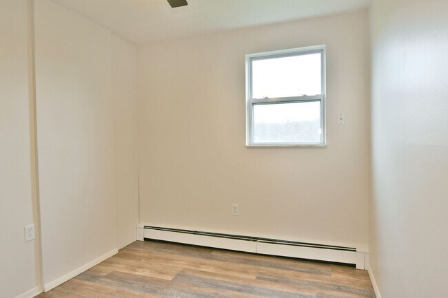 Building Photo - Joslynn Properties LLC-560