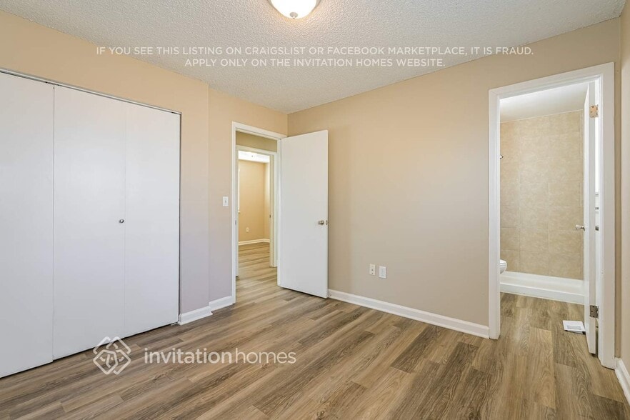 Building Photo - 2881 S Olathe Ct