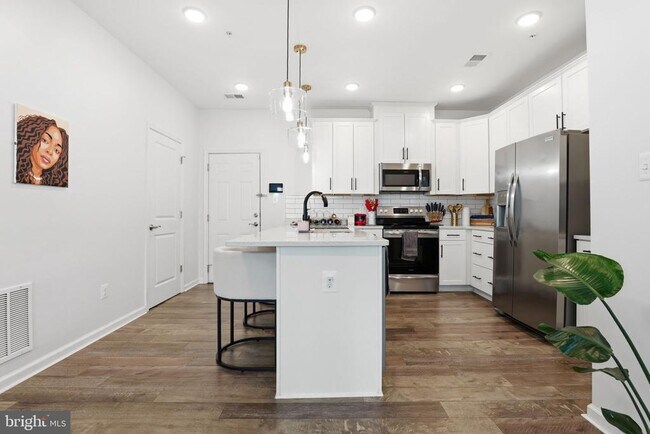 Building Photo - 2739 Pinebrook Rd