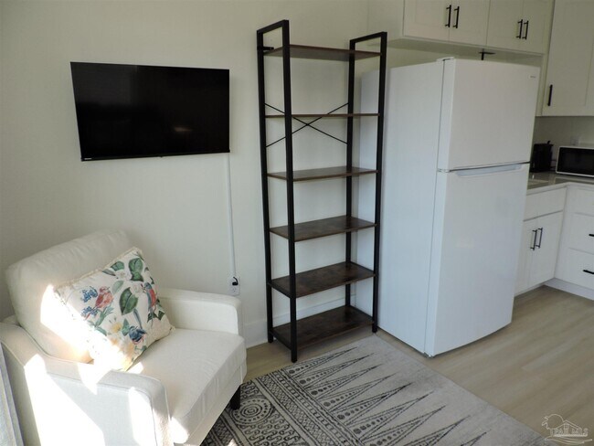 Building Photo - 1702 E La Rua St