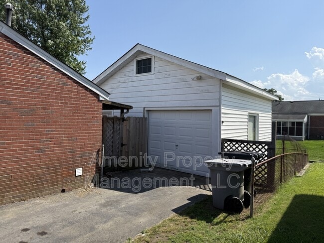 Building Photo - 21 Mansford Dr