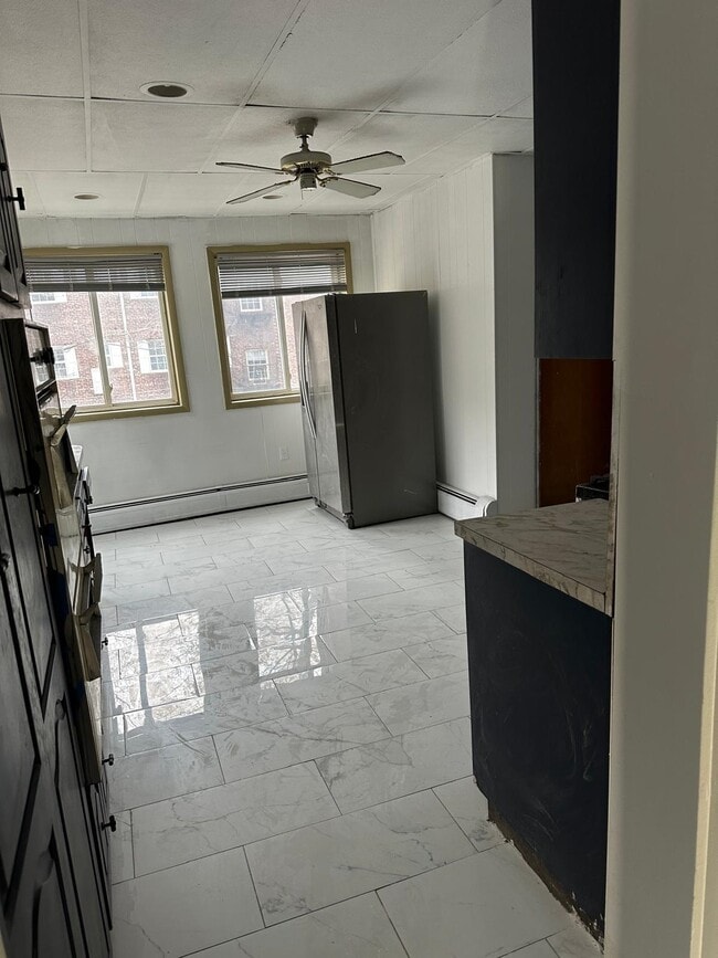 Building Photo - 129 Highland Ave