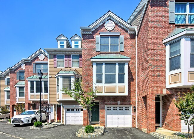Building Photo - 423 Newburgh Ct