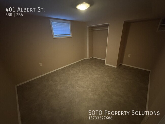 Building Photo - 401 Albert St