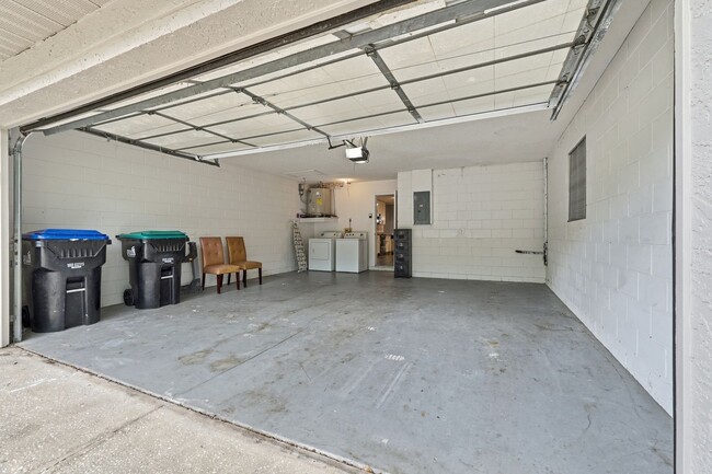Building Photo - 3 bedroom condo