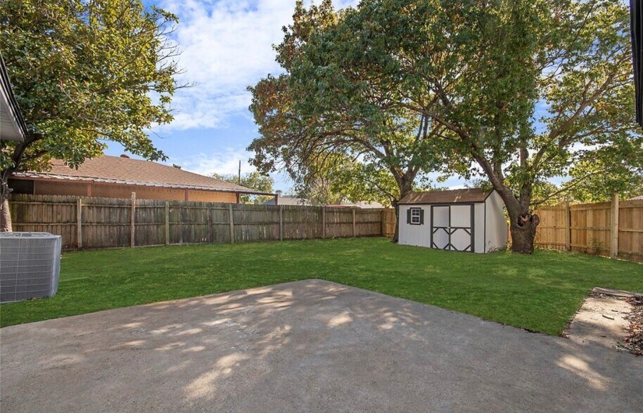 Building Photo - 1212 Willow Glen Dr