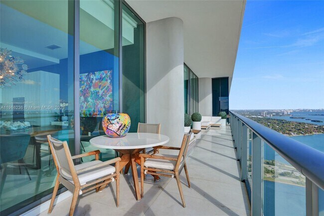 Building Photo - 3131 NE 7th Ave