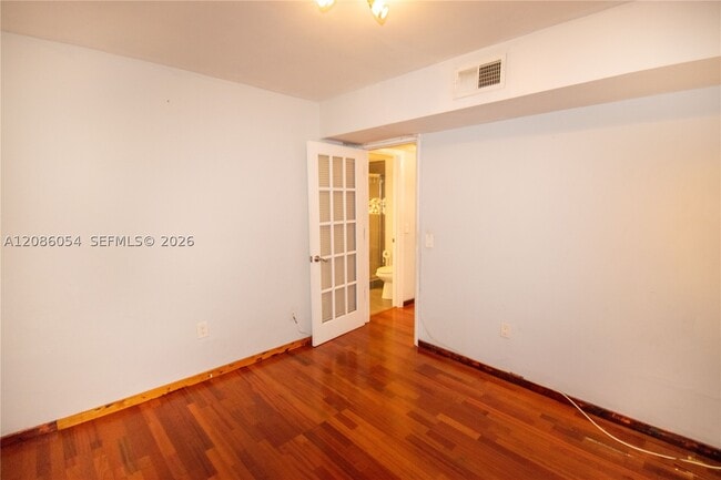 Building Photo - 110 S Shore Dr