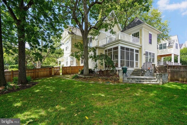 Building Photo - 1503 Russell Rd