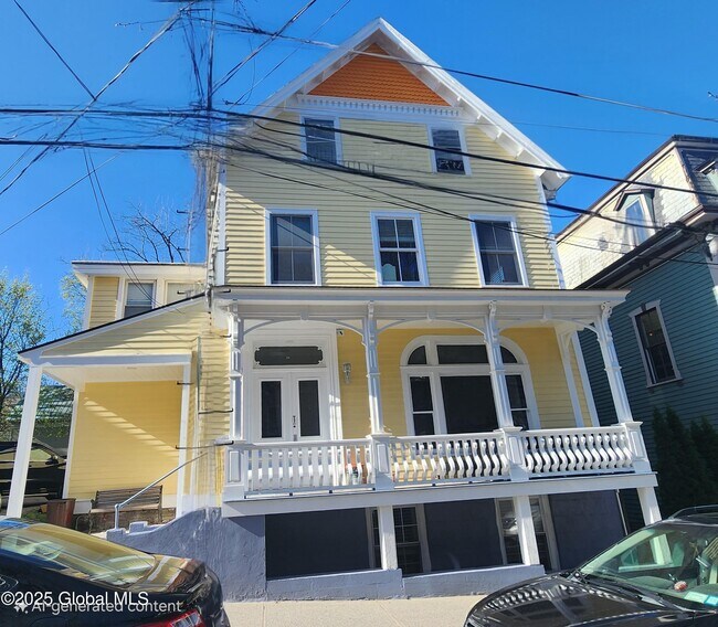 Building Photo - 68 Caroline St