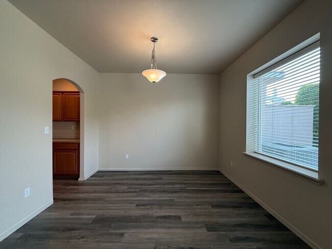 Building Photo - 9904 Mia Ln