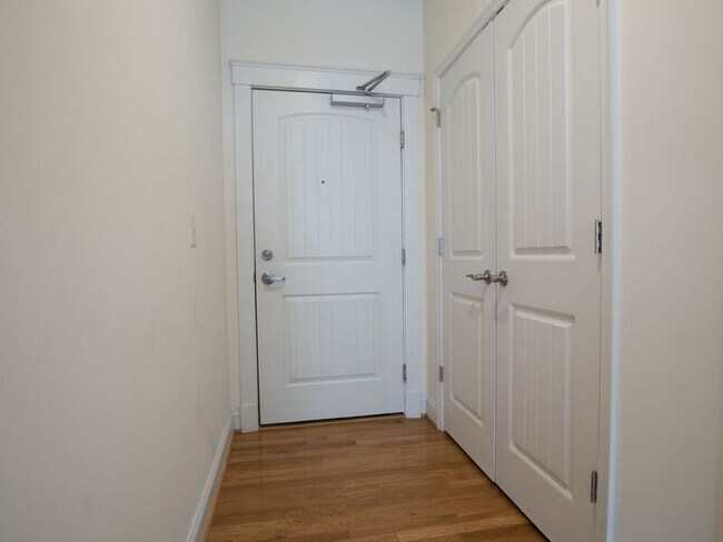 Building Photo - 11905 Centre St