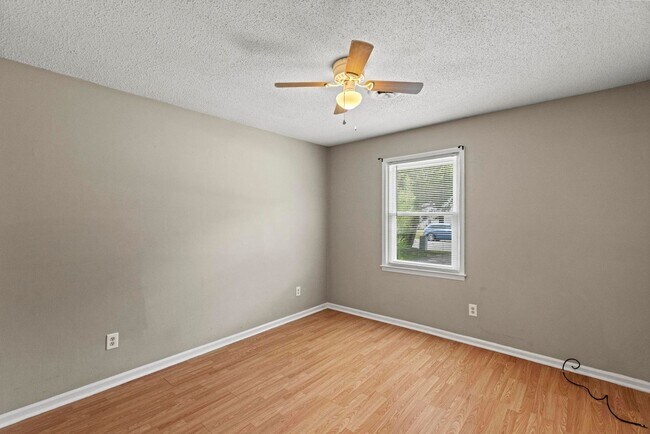 Building Photo - 130-132-132 Pine Crest Dr