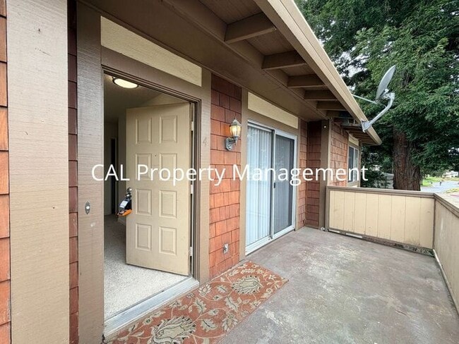 Building Photo - Condo for Rent in North Salinas!
