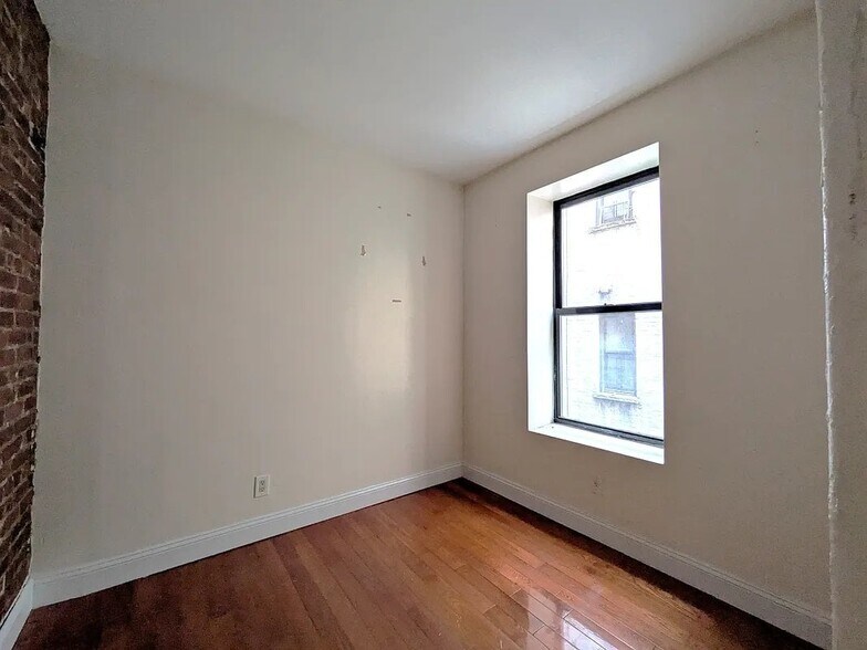 Building Photo - 533 W 158th St