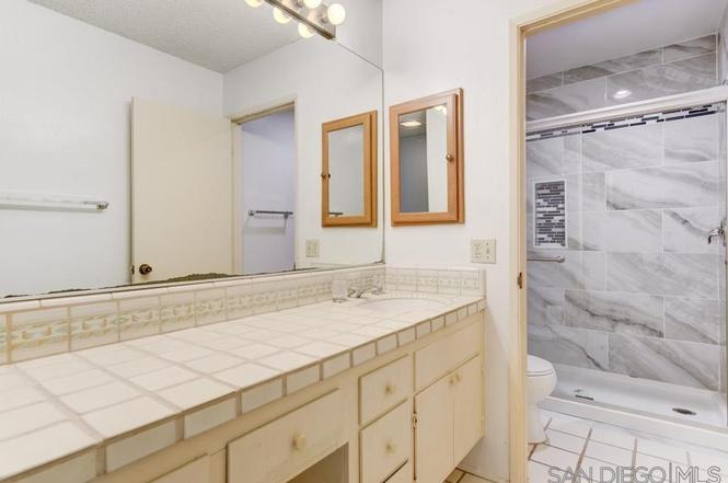 primary bathroom - 12010 Caminito Campana