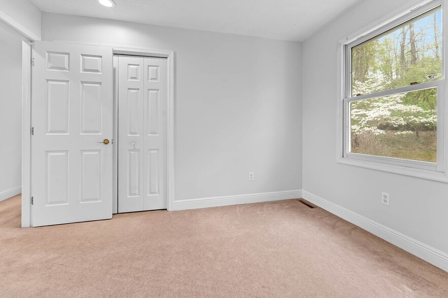 Building Photo - 4673 Shadyside Ln