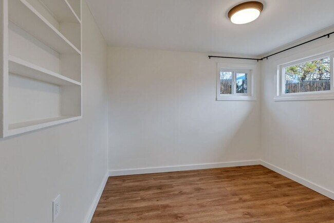 Building Photo - 134 S Quitman St