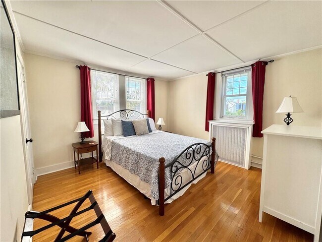 Building Photo - 8 Morton Ave