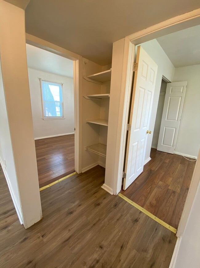 Building Photo - Quaint 2 Bedroom 1 Bathroom single family ...