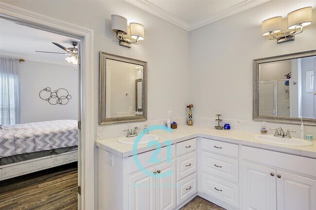 Building Photo - Beautiful 4 bedroom, 2 bathroom house in B...