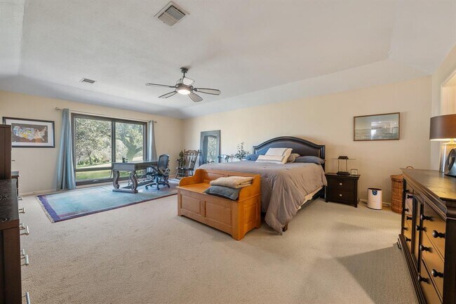 Building Photo - 604 Rolling Green Dr