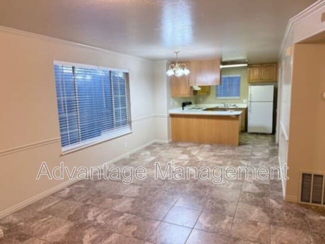 Building Photo - 1519 S 125 E St