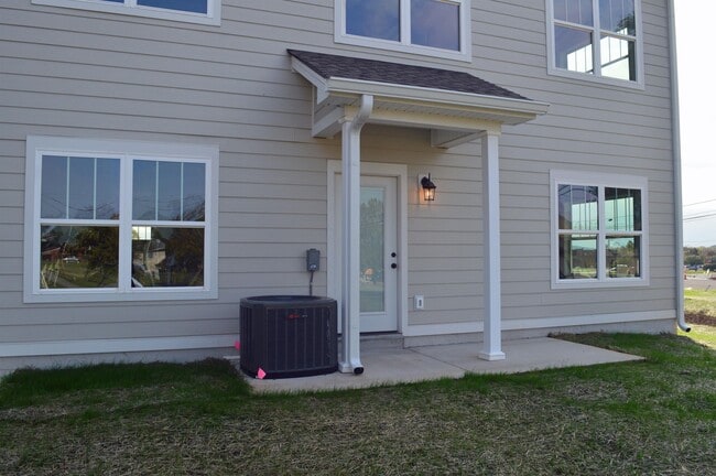 Building Photo - 803 Coles Ferry Pike