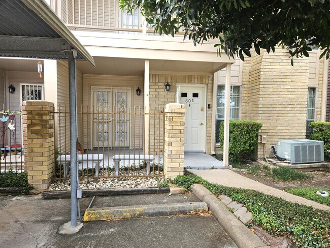 Primary Photo - 3100 Jeanetta St