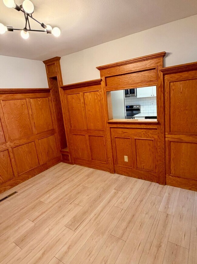 Building Photo - Two Bedroom PLUS Bonus Room on the West End of Pearl Street