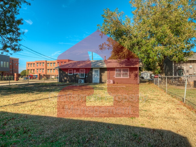 Building Photo - 224 W 5th St