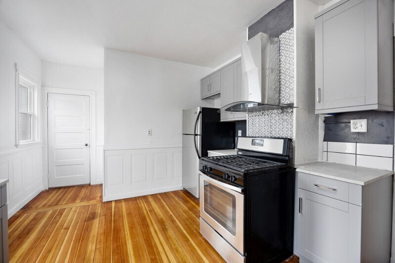 Building Photo - 16 Penhallow St